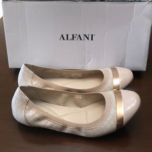 Girls Nude Flats Shoes Size 4